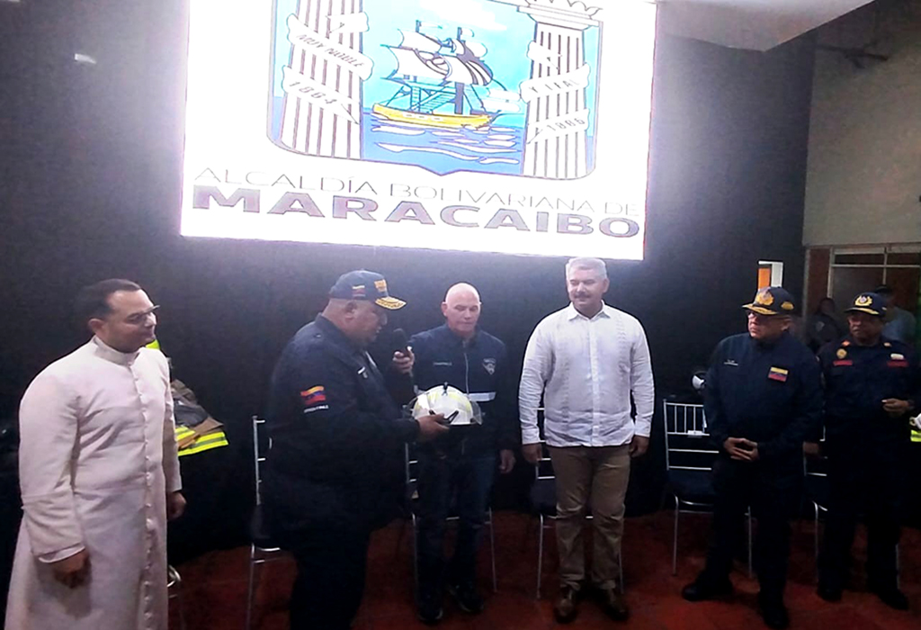 Bomberos de Maracaibo reciben equipos 