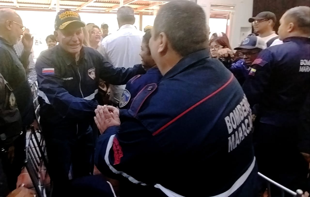 Bomberos de Maracaibo reciben equipos 