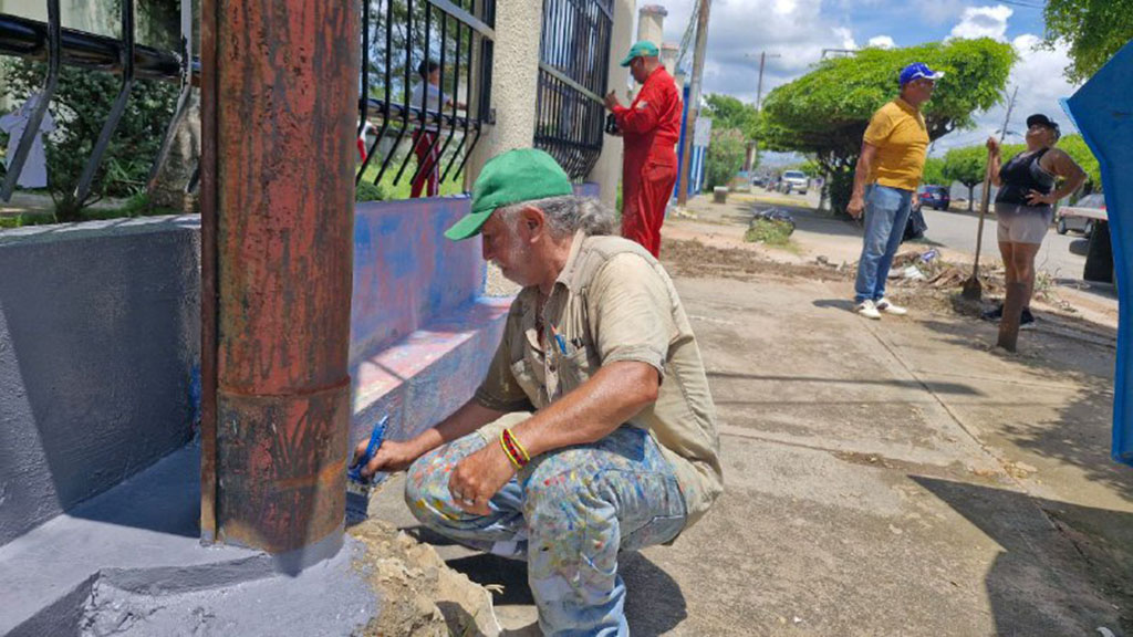 Realizan jornada de limpieza y embellecimiento en la Casa de la Cultura de Lagunillas