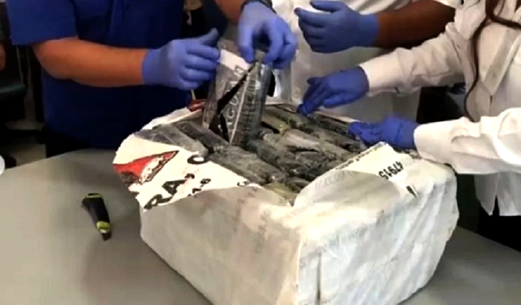 Nacionales.-Como parte de la lucha frontal contra el tráfico ilícito de drogas, este jueves fueron incinerados un total de 3 mil 001 kilogramos netos de droga en el estado Falcón, en una Perfecta fusión Policial-Militar.