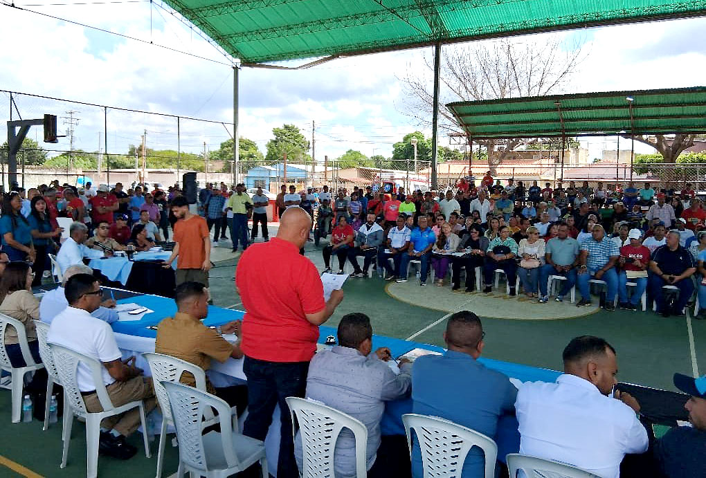 Parlamentarismo de calle en la parroquia La Rosa