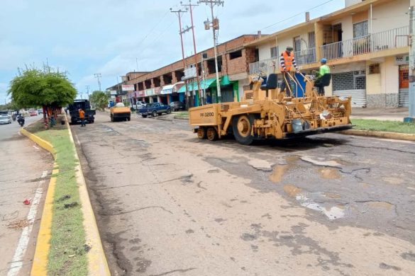 Plan de Asfaltado en la Avenida 5 de Los Puertos de Altagracia 1