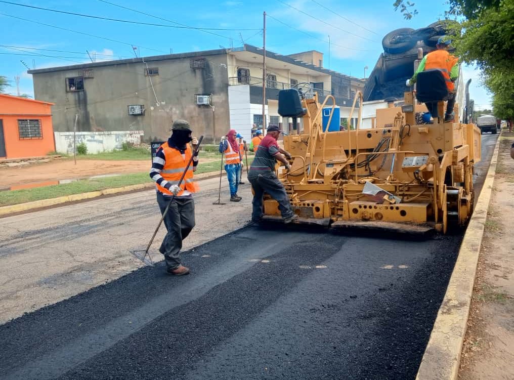 Plan de Asfaltado en la Avenida 5 de Los Puertos de Altagracia