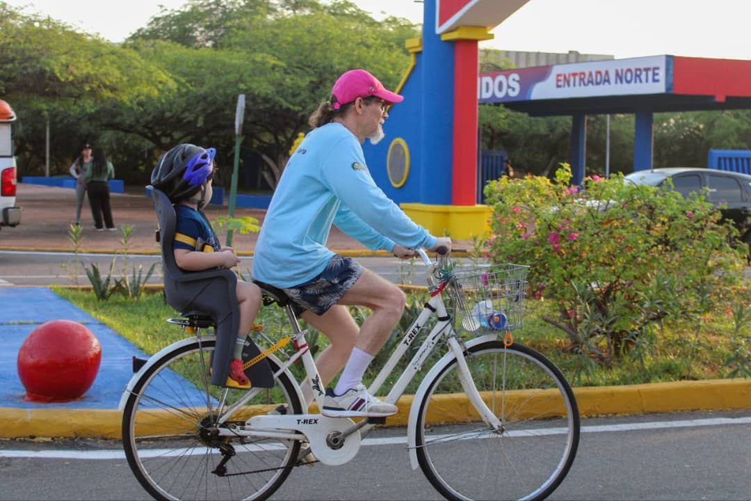 Recreación y salud en ciclovía en Maracaibo
