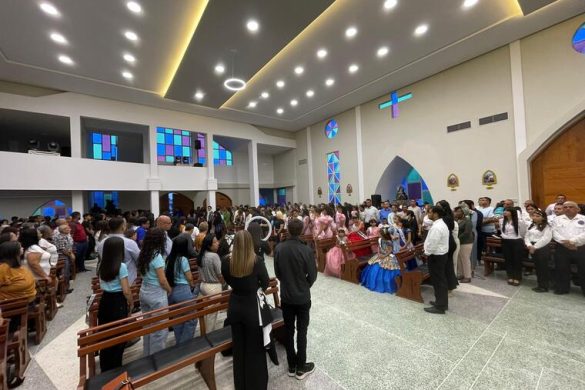 Santa Rita dio inicio a sus fiestas patronales con la bajada de la Virgen del Rosario de Aránzazu.