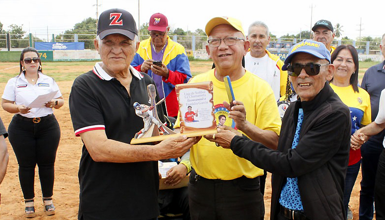 Torneo de softbol homenaje a las Glorias Deportivas