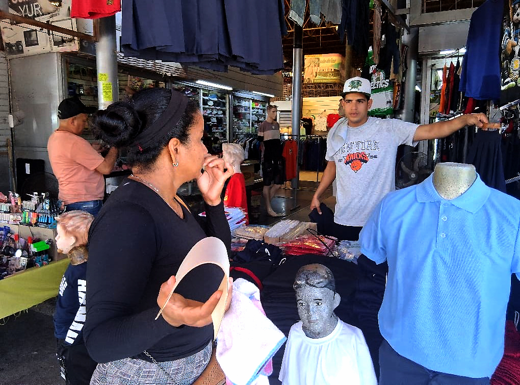 Ventas de útiles y uniformes escolares 