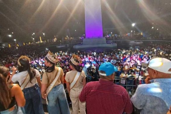 En Maracaibo inició la navidad con alegría y luces en las plazas La República e Indio Mara