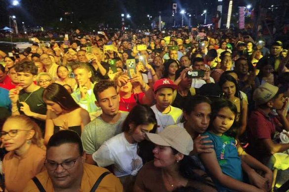 En Maracaibo inició la navidad con alegría y luces en las plazas La República e Indio Mara (6)