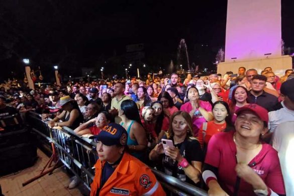 En Maracaibo inició la navidad con alegría y luces en las plazas La República e Indio Mara (7)