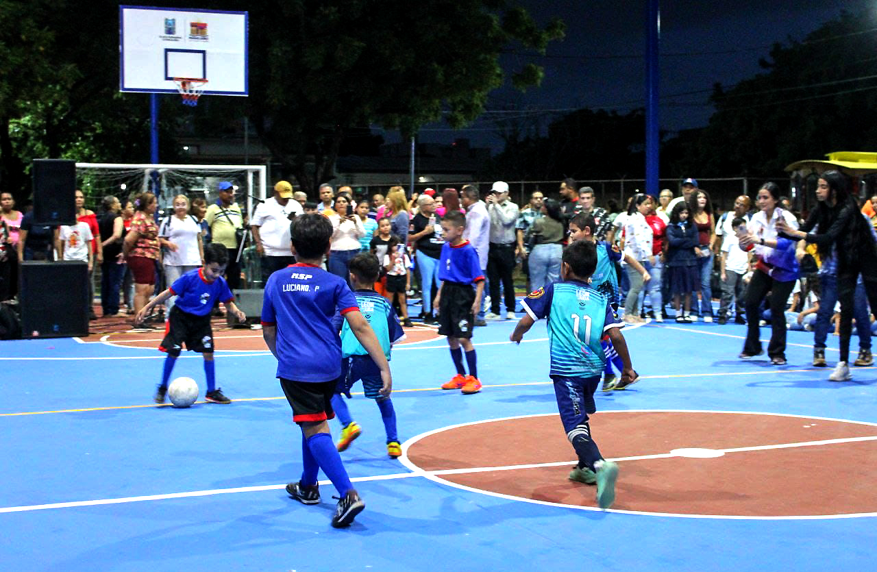 Fiesta cultural en la Plaza El Jazmín