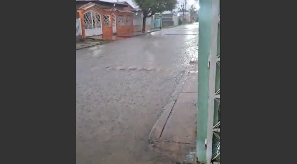 Fuerte aguacero con vientos, truenos y relámpagos cae en Cabimas (2)