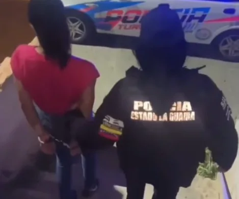 La policía del estado La Guaira detuvo a una mujer por golpear a una enfermera (Video)