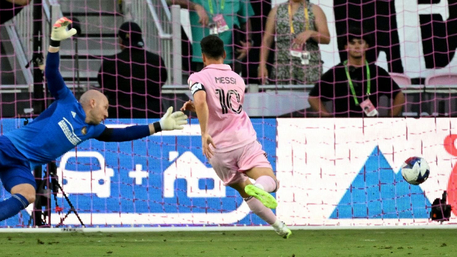 Messi anota doblete en goleada de Inter de Miami a Atlanta United