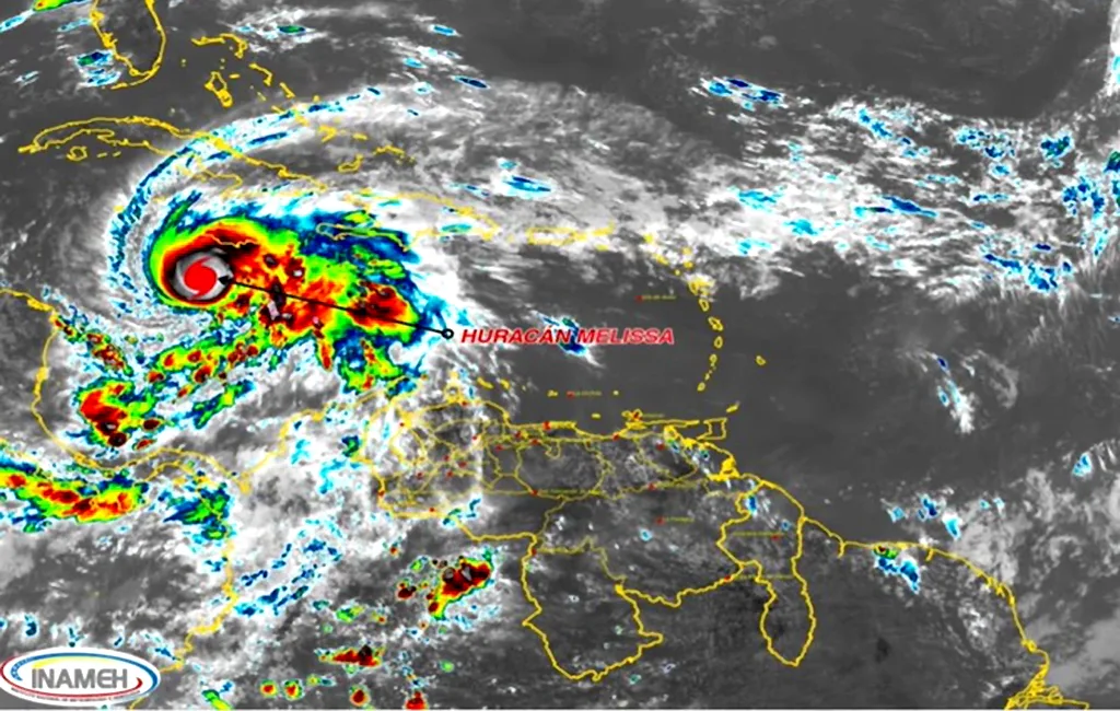 Ondas tropicales 51 y 52 traerán más lluvias en varios estados