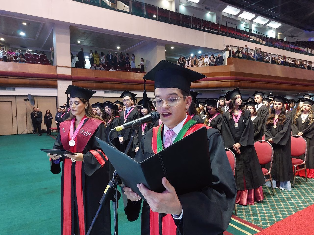URBE entrega títulos a su nueva generación de profesionales