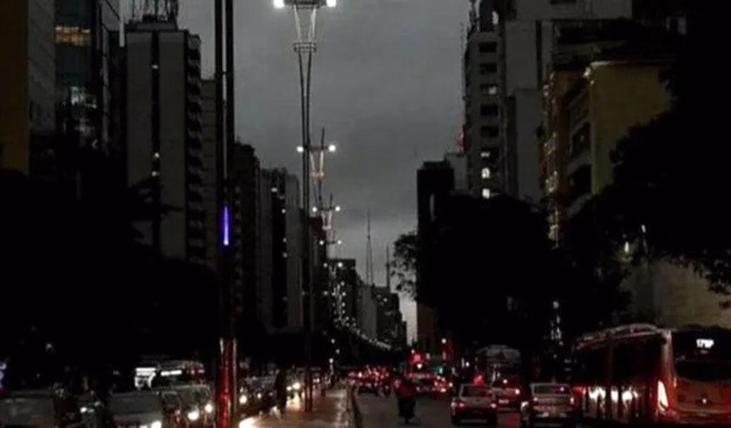 Un megaapagón deja sin luz a la mitad de Brasil