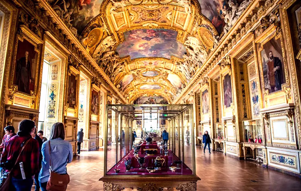 Un robo de joyas de "valor incalculable" en Louvre de París