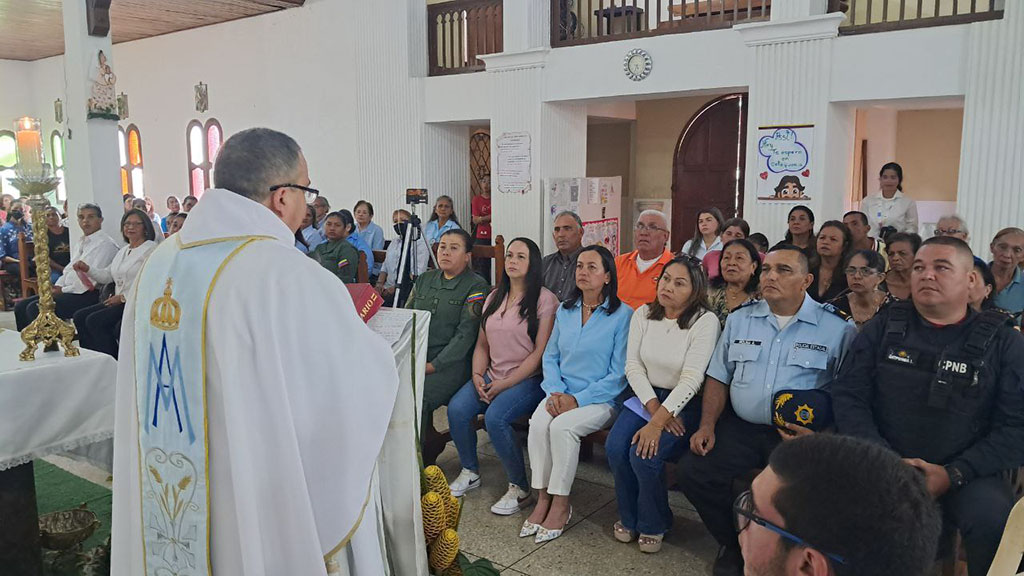 Feligreses de Valmore Rodríguez conmemoraron la última aparición de la Virgen de Fátima con fe