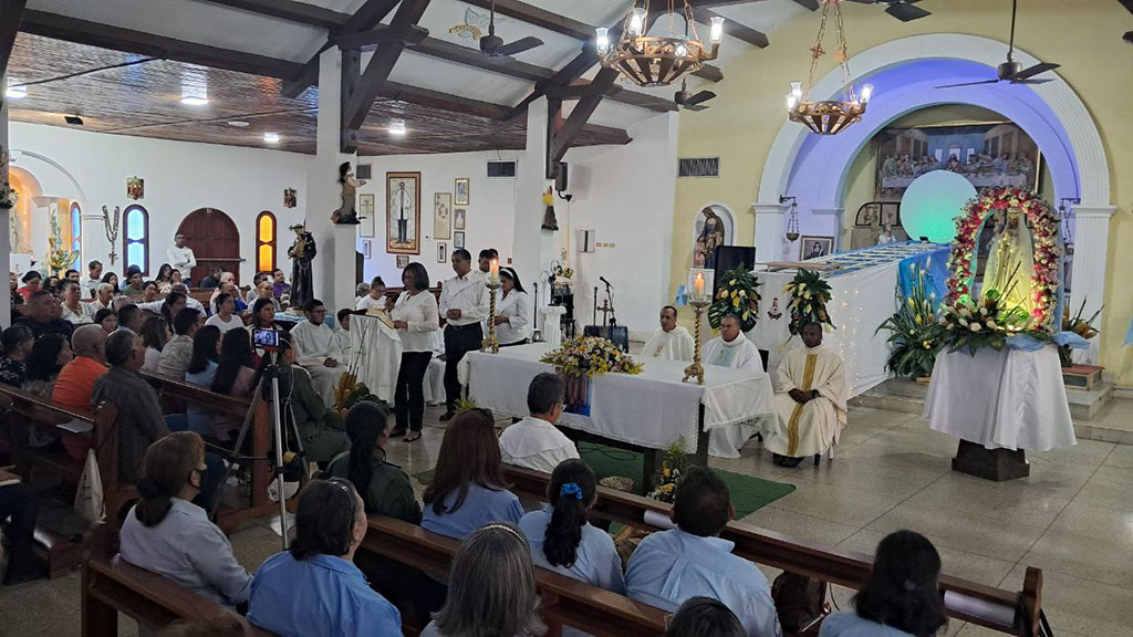 Feligreses de Valmore Rodríguez conmemoraron la última aparición de la Virgen de Fátima con fe