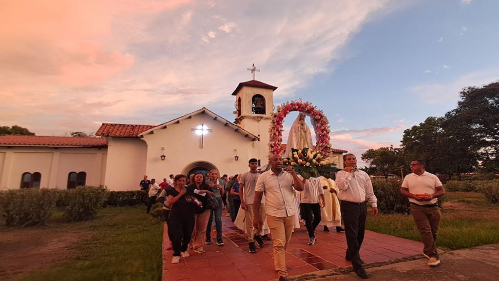 Feligreses de Valmore Rodríguez conmemoraron la última aparición de la Virgen de Fátima con fe