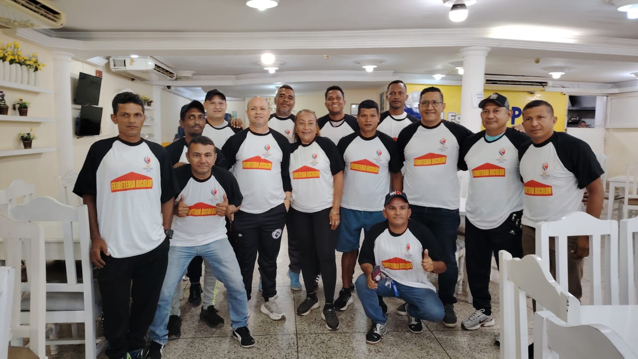 Entregan uniformes a selecciones de Glorias Deportivas Zulia