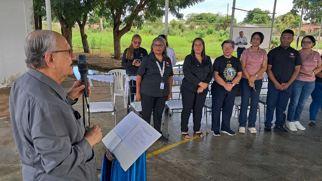 la familia Urdaneta Finol, apegada a sus principios humanitarios, inauguró por todo lo alto el Aula Telemática “María Teresa Finol de Urdaneta”, en la escuela “Mons. Óscar Arnulfo Romero de Fe y Alegría de la ciudad de Bachaquero