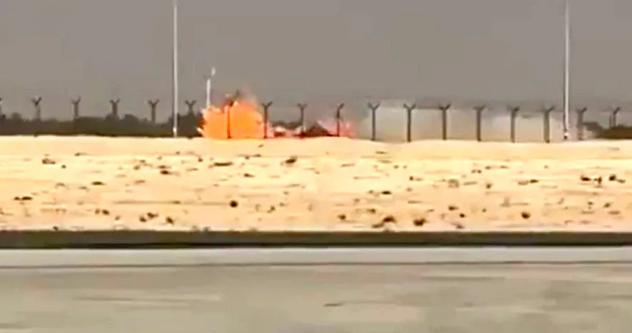 Avión de combate se estrella durante una exhibición aérea en el Dubai Airshow
