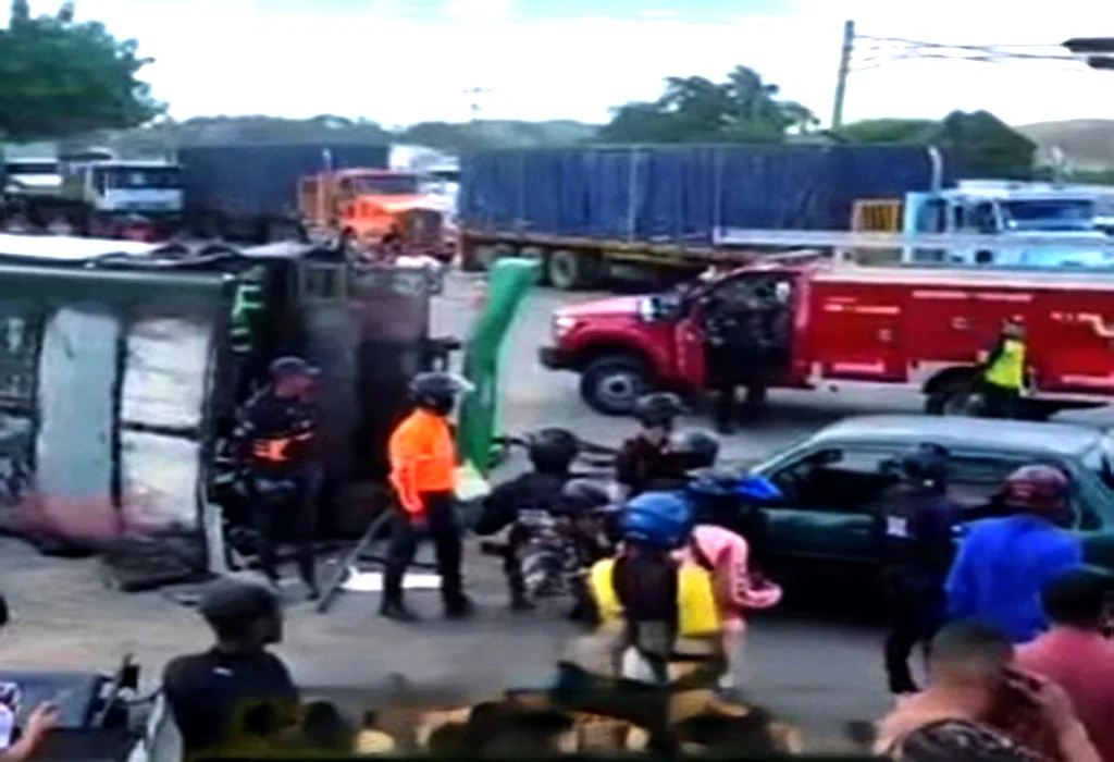 Barquisimeto Tres muertos al chocar una gandola contra una buseta