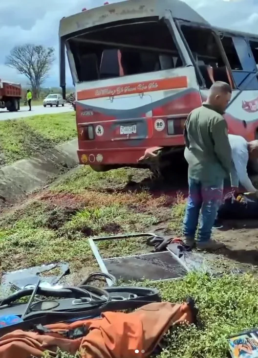 Buseta volcó en autopista Centro-occidental