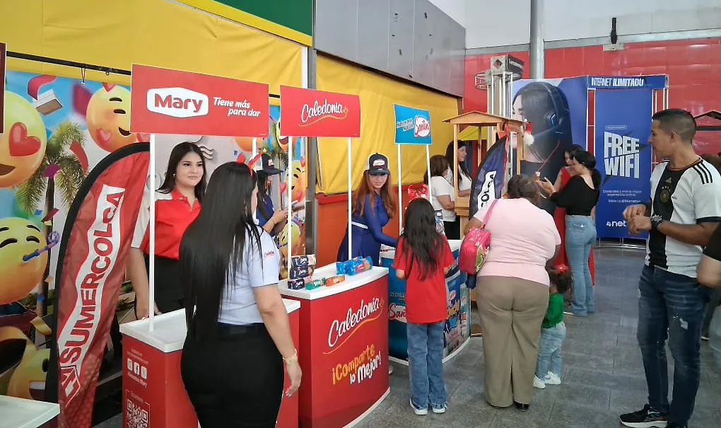 Costa Mall encendió la Navidad