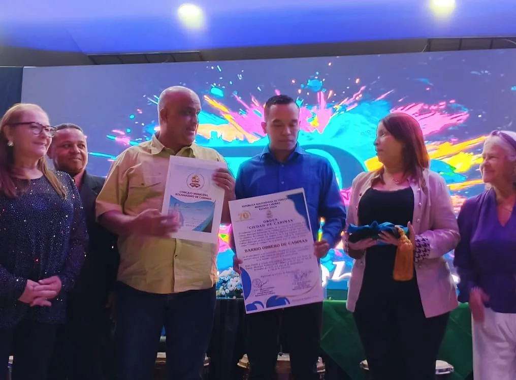 Conjunto Barrio Obrero recibió Orden Ciudad de Cabimas