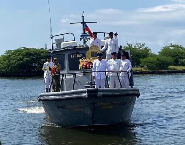 El municipio Lagunillas del estado Zulia se vistió de fe y alegría este lunes tres de noviembre de 2025 para recibir a su excelsa patrona, la Virgen de Nuestra Señora del Rosario de Chiquinquirá, cariñosamente conocida como La Chinita, en medio de una devoción desbordada de sus feligreses.