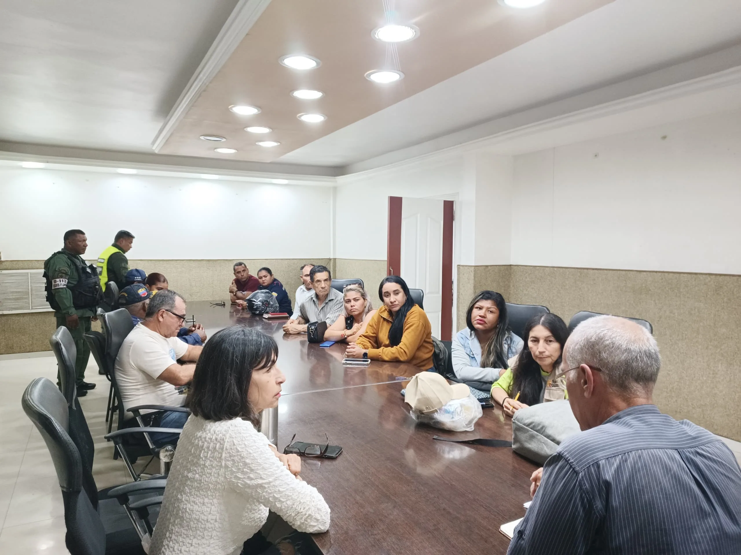 La comisión especializada, encabezada por la Geóloga Luz María Rodríguez, fue recibida por un equipo multidisciplinario de la Alcaldía Bolivariana de Baralt, delegado por el Alcalde Samuel Contreras Blanco,