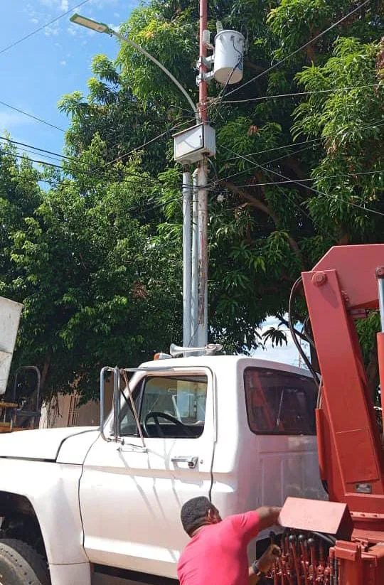 Instalan transformadores para fortalecer red eléctrica en Maracaibo