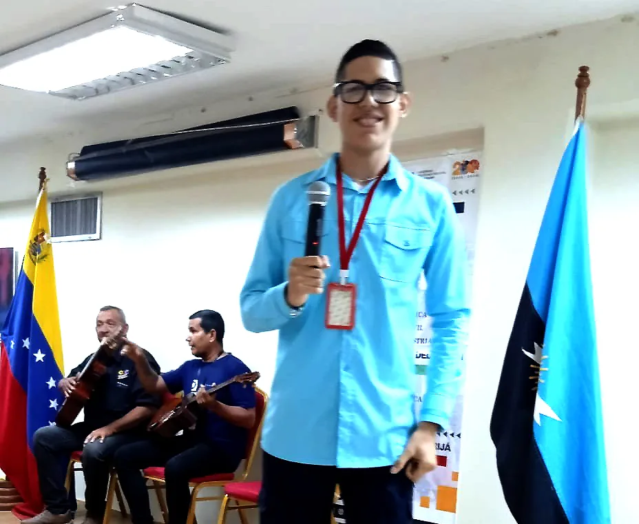 Leonardo Silva en el Festival Universitario de la Voz