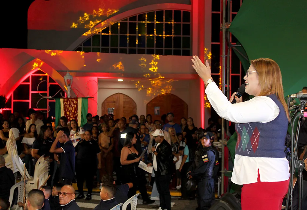 Santa Rita se ilumina con encendido de luces navideñas