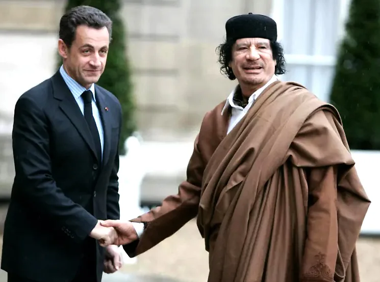 Nicolas Sarkozy sale de prisión "bajo estricta supervisión judicial"