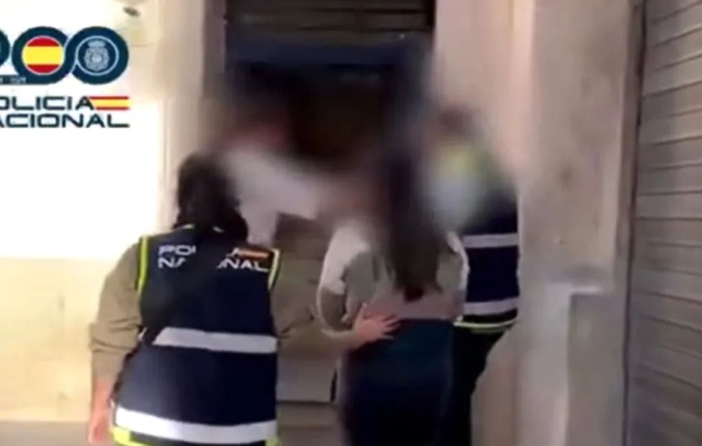 Sucesos.- La Policía Nacional llevó a cabo la detención de una mujer en la localidad de Molina de Segura en Murcia. Un reporte de prensa del organismo policial precisó que ella estaba solicitada por la justicia en Chile