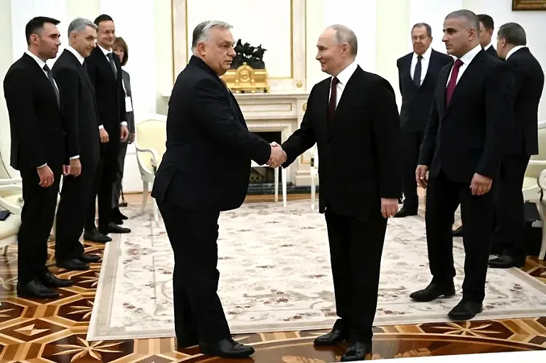 Putin recibe a Orbán y acepta que Budapest acoja las negociaciones de paz para Ucrania