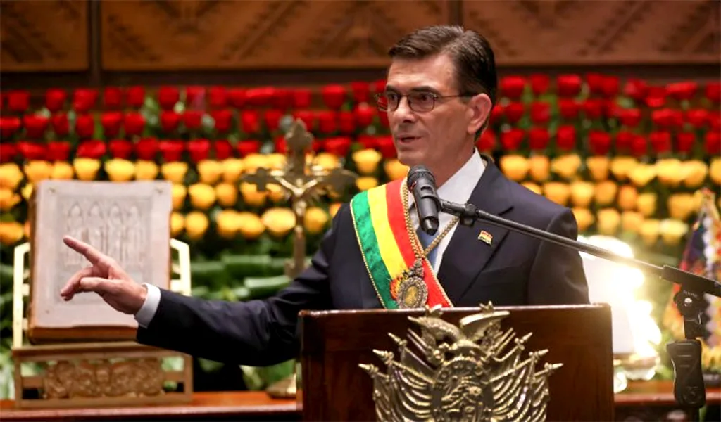 Internacionales.- Este sábado 8 de noviembre, en Bolivia, se realizó la investidura de Rodrigo Paz Pereira, quien asumió como el nuevo presidente del país.