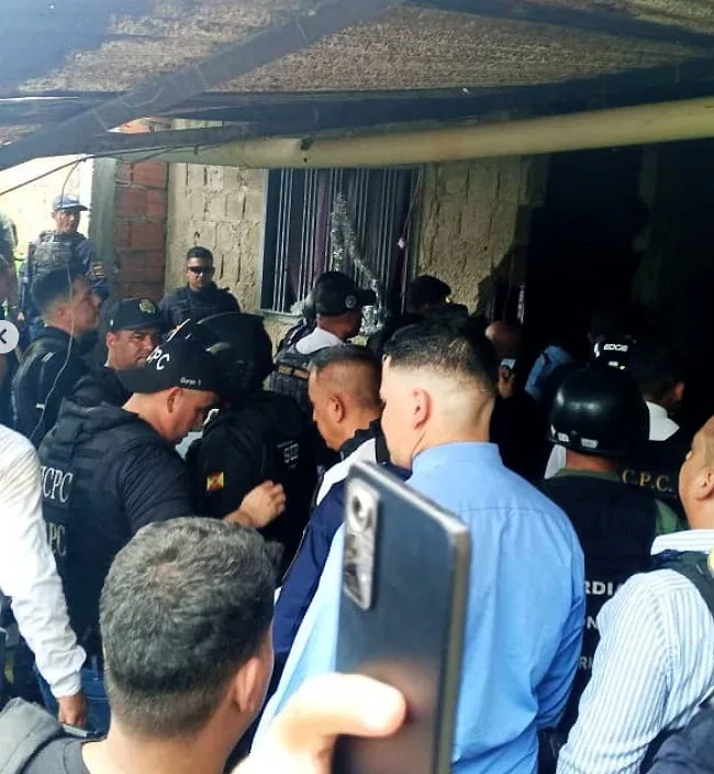 Sucesos.- Tras el enfrentamiento entre comisiones mixtas de seguridad y presuntos delincuentes ocurrido el pasado lunes en el sector Fundocoropo, parroquia Santa Rita del municipio Francisco Linares Alcántara, culminó con un saldo de ocho personas abatidas.