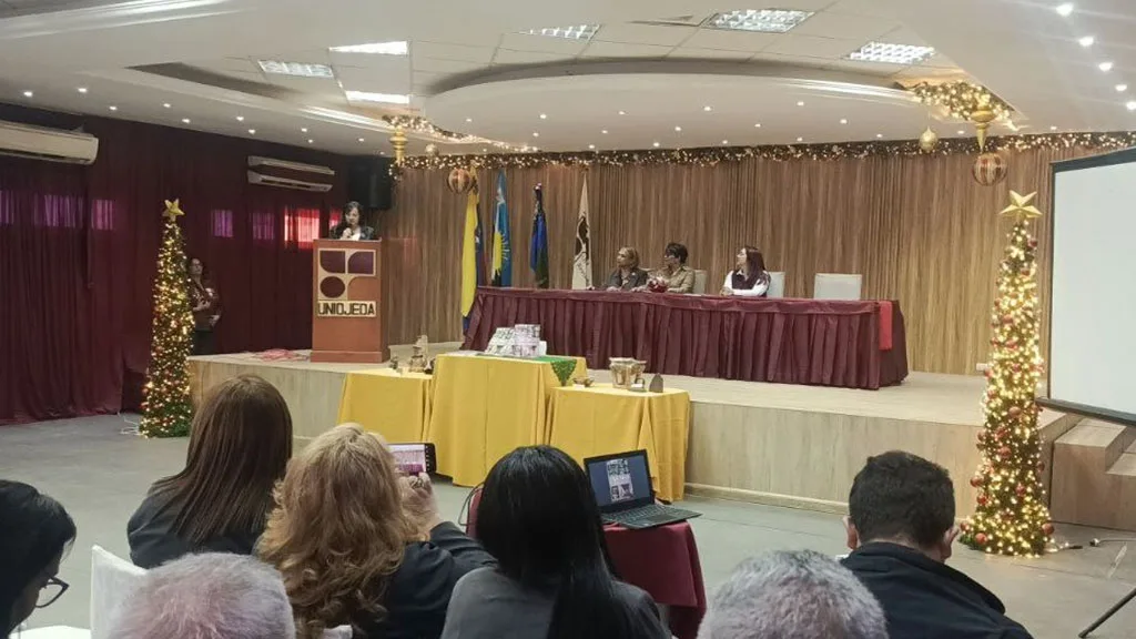 Profesora Luz Mendoza