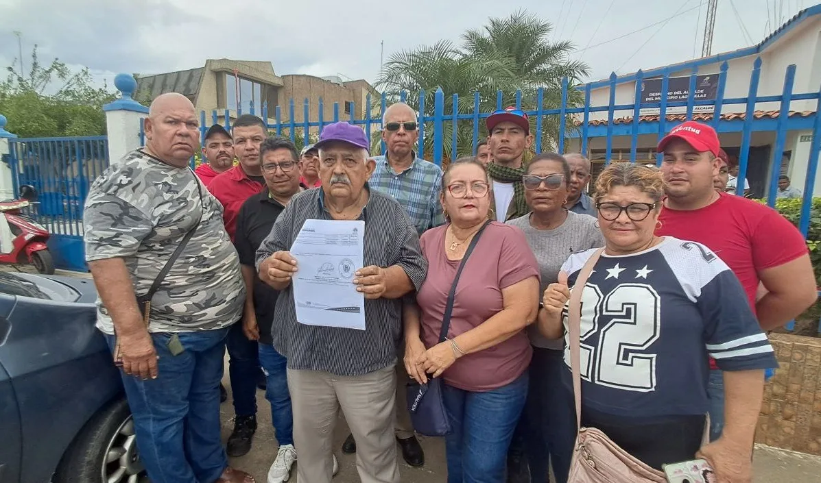 La juramentación de los voceros y voceras del CLPP no se llevó a cabo como se tenía prevista, tras la convocatoria ordenada por Heiderth Rojas, director territorial del Ministerio del Poder Popular para las Comunas en el Zulia, debido a las diferencias entre grupos de la misma tolda política.