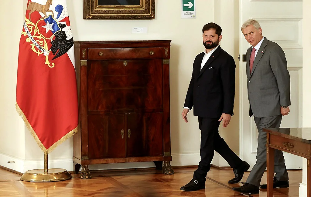 Boric recibe Kast en La Moneda