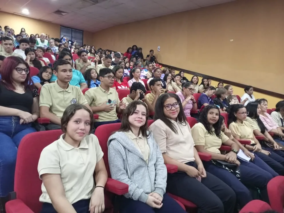 Conferencia sobre Los Monstruos de la Adolescencia