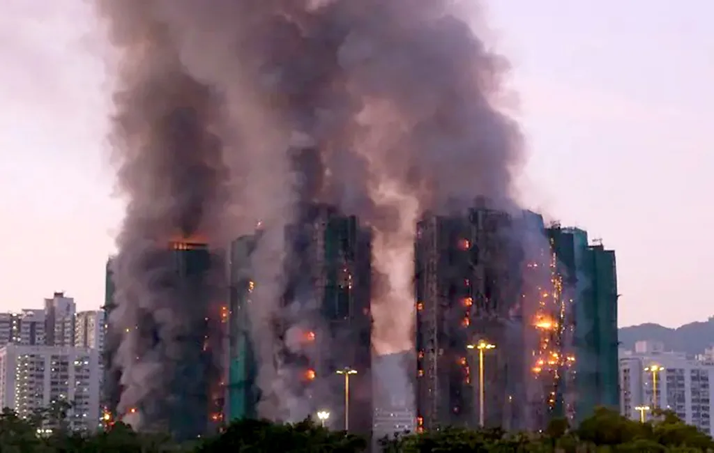 El incendio en complejo de apartamentos de Hong Kong deja 159 muertos