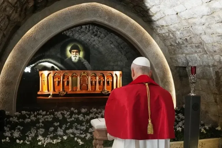 El papa pidió que el migrante que huye nunca se sienta rechazado