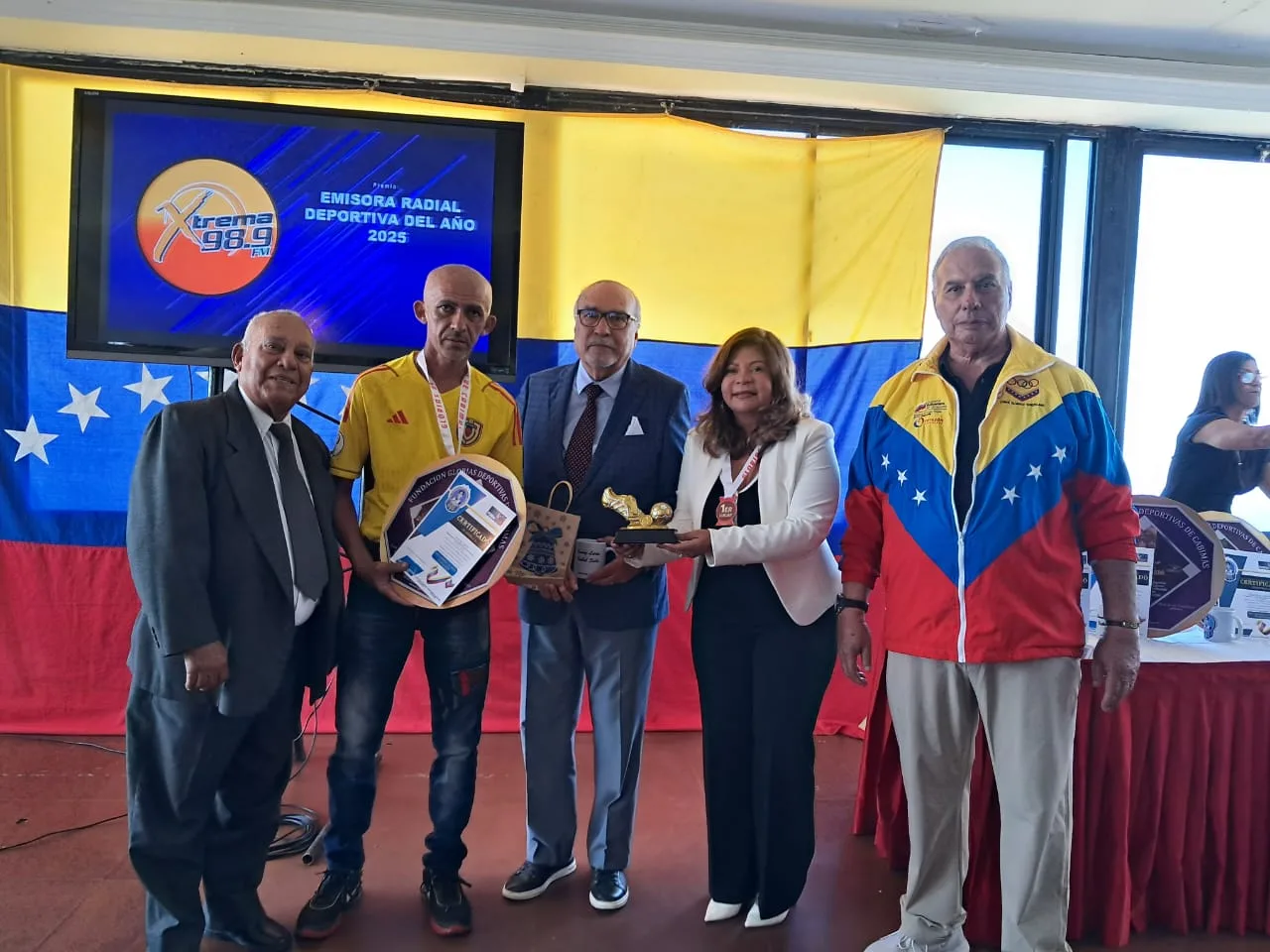 Glorias Deportivas de Venezuela reconoce a El Regional del Zulia 17