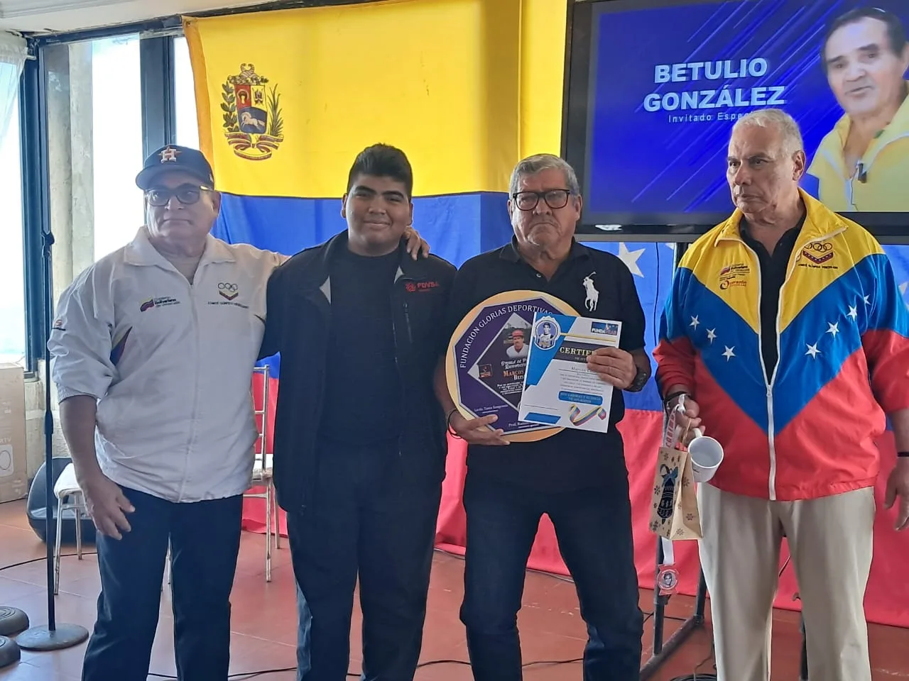 Glorias Deportivas de Venezuela reconoce a El Regional del Zulia 33